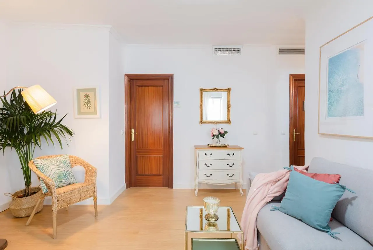 Atarazanas: Apartamento De Dos Habitaciones Malaga Apartment